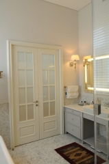 דלת פנים עם חלון