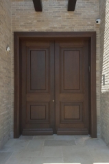 דלת כניסה חומה זוגית