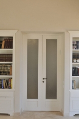 דלת פנים עם חלון