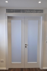 דלת פנים עם זכוכית